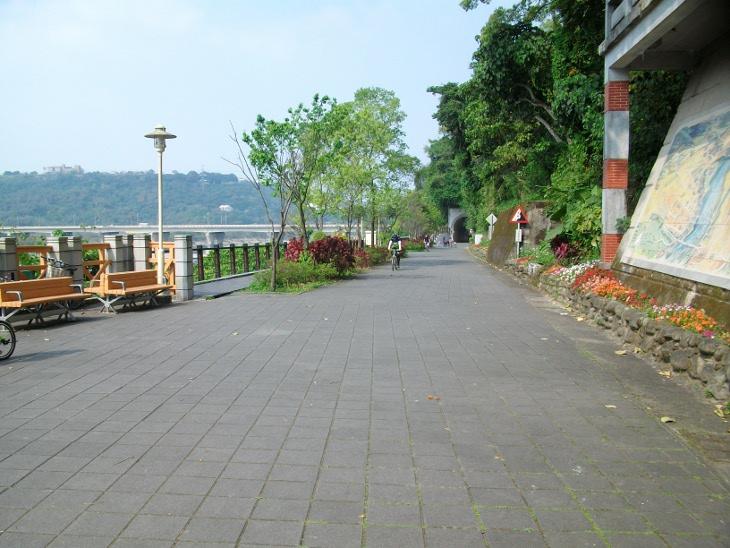 沿著大漢溪的走道