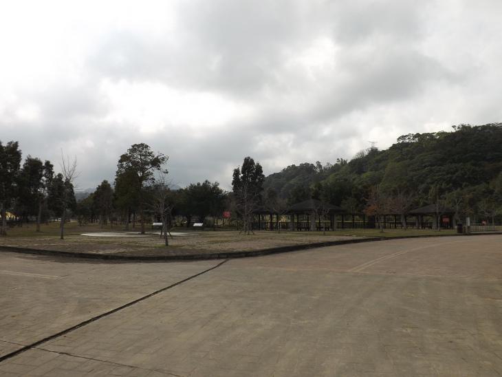 生態公園停車場旁景色