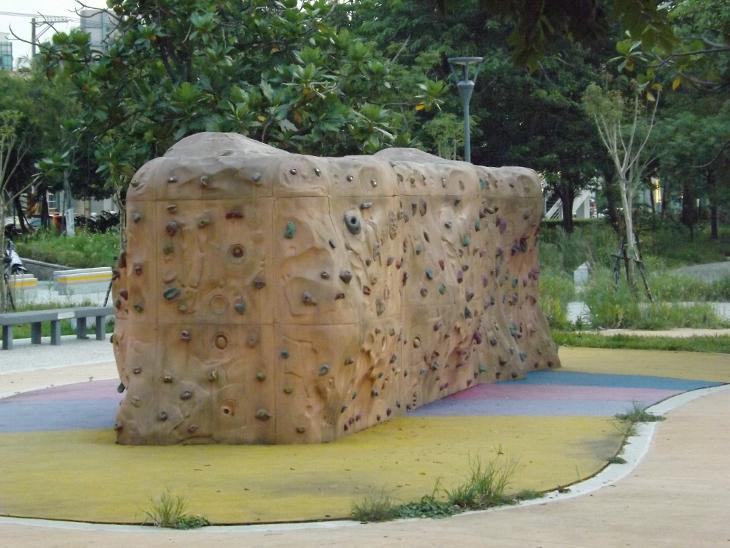 新勢公園攀岩運動場