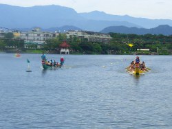 龍潭大池端午節划龍舟賽一景 2014.6.2